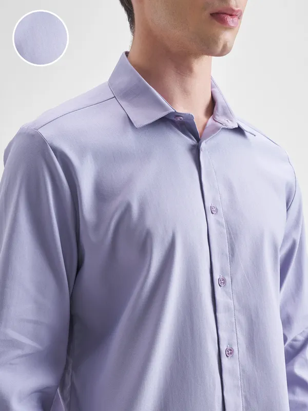 Highlander Men Lavender Solid Relaxed Fit Casual Shirt