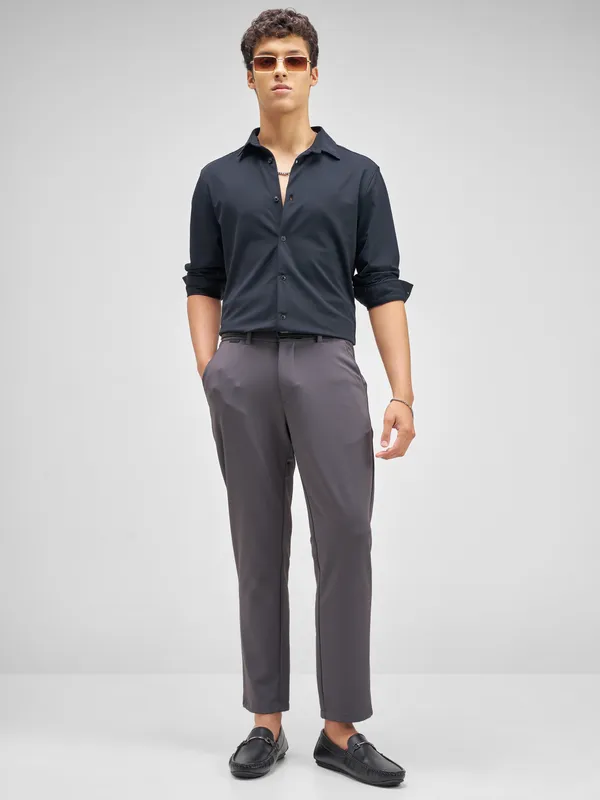 Highlander Men Navy Blue Solid Slim Fit Casual Shirt