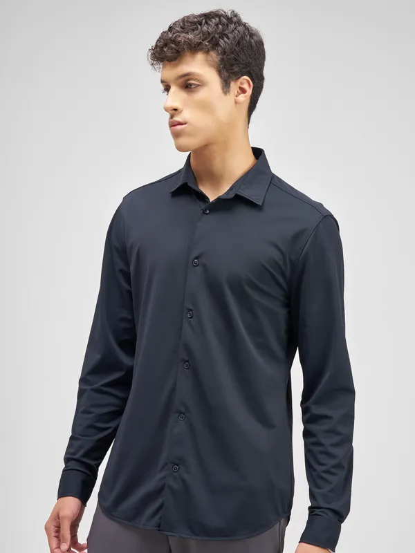 Highlander Men Navy Blue Solid Slim Fit Casual Shirt