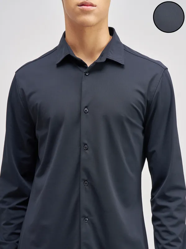 Highlander Men Navy Blue Solid Slim Fit Casual Shirt