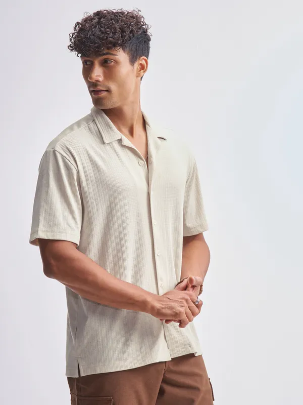 Highlander Men Cream Self Design Relaxed Fit Casual Shirt