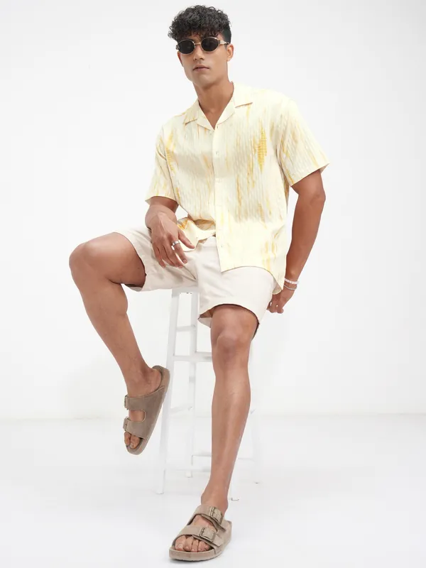 Highlander Men Yellow Printed Relaxed Fit Casual Shirt