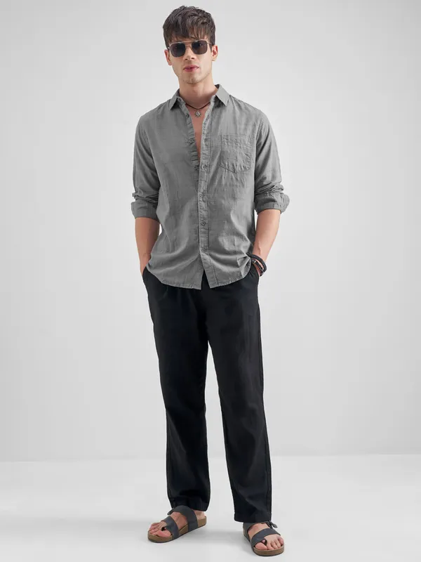 Highlander Men Grey Solid Slim Fit Casual Shirt