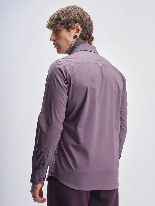 Highlander Men Lavender Solid Slim Fit Casual Shirt