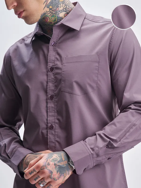 Highlander Men Lavender Solid Slim Fit Casual Shirt