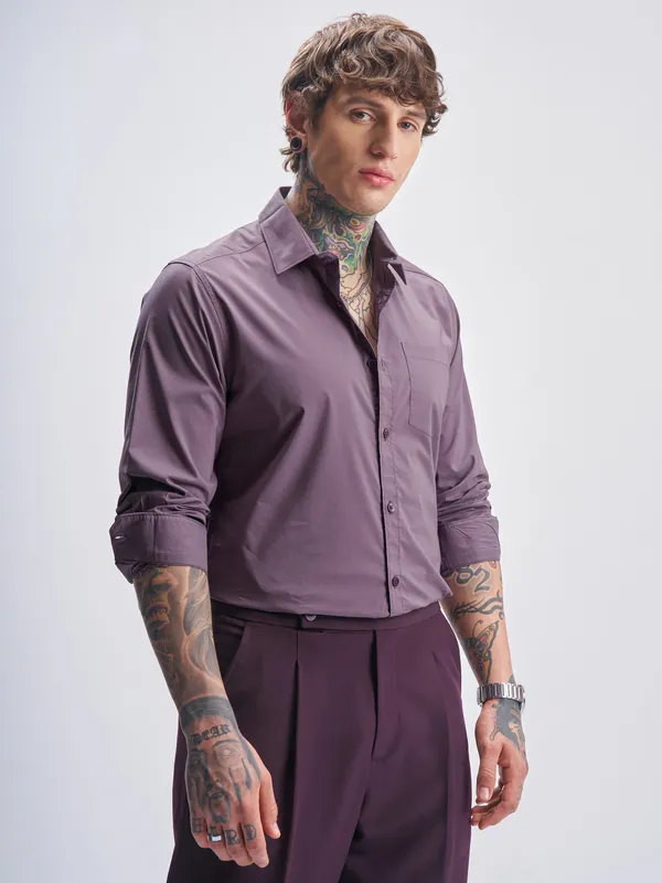 Highlander Men Lavender Solid Slim Fit Casual Shirt