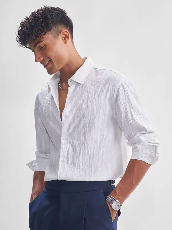 Highlander Men White Crushed Relaxed Fit Casual Shirt