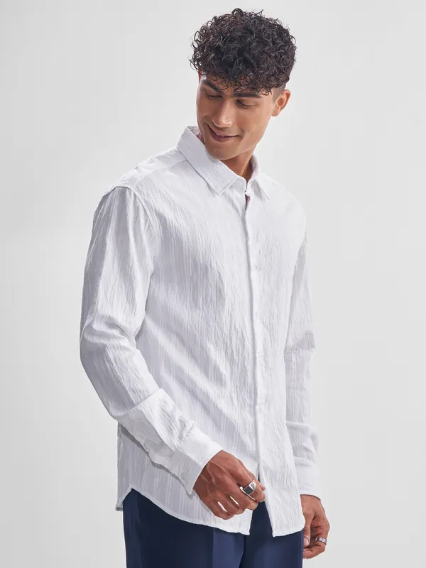 Highlander Men White Crushed Relaxed Fit Casual Shirt