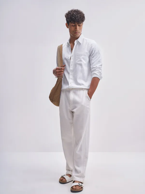 Highlander Men White Self Design Slim Fit Casual Shirt