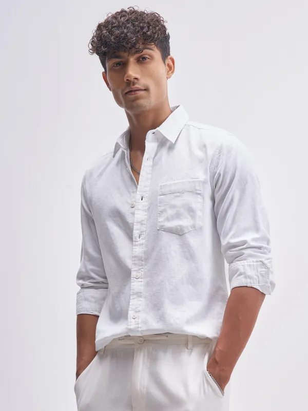 Highlander Men White Self Design Slim Fit Casual Shirt