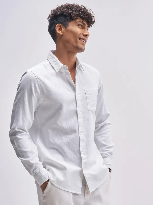 Highlander Men White Self Design Slim Fit Casual Shirt