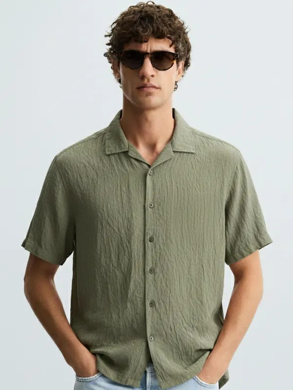 Highlander Men Green Self Design Relaxed Fit Casual Shirt