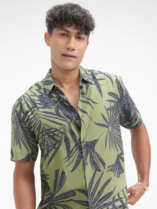 Highlander Men Green Printed Relaxed Fit Casual Shirt