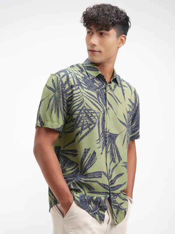 Highlander Men Green Printed Relaxed Fit Casual Shirt