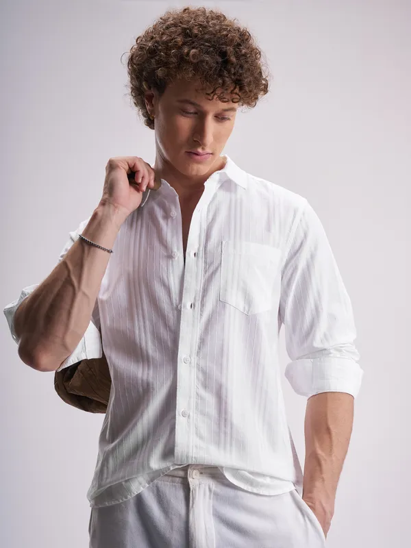 Highlander Men White Self Design Relaxed Fit Casual Shirt