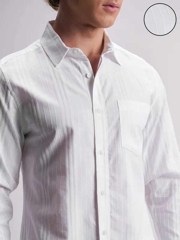 Highlander Men White Self Design Relaxed Fit Casual Shirt