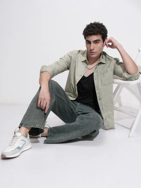 Men Relaxed Fit Casual Shirt