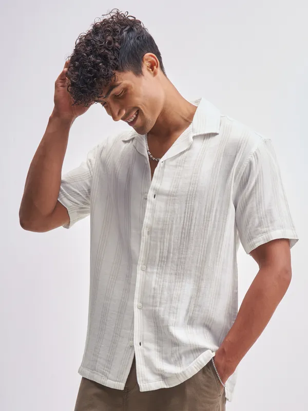 Highlander Men Off White Striped Relaxed Fit Casual Shirt
