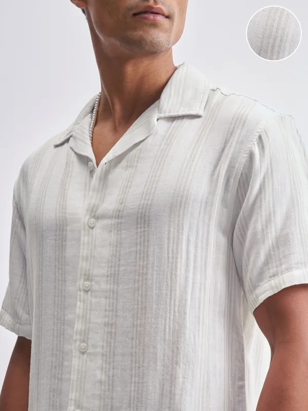 Highlander Men Off White Striped Relaxed Fit Casual Shirt