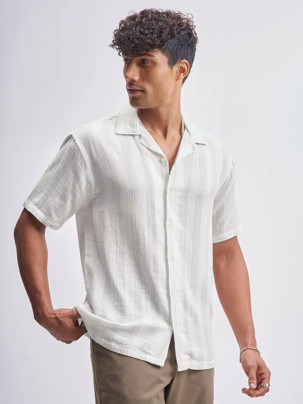Highlander Men Off White Striped Relaxed Fit Casual Shirt