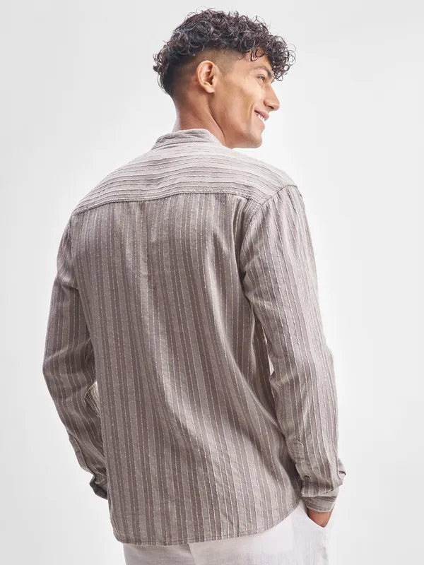 Highlander Men Lavender Striped Relaxed Fit Casual Shirt