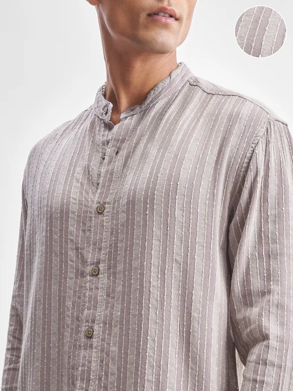 Highlander Men Lavender Striped Relaxed Fit Casual Shirt