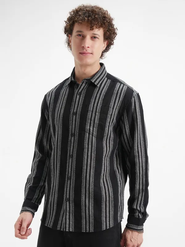 Highlander Men Black Striped Relaxed Fit Casual Shirt
