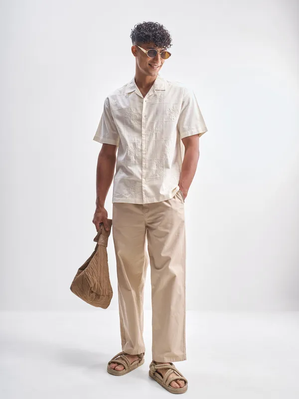 Highlander Men Cream Self Design Relaxed Fit Casual Shirt