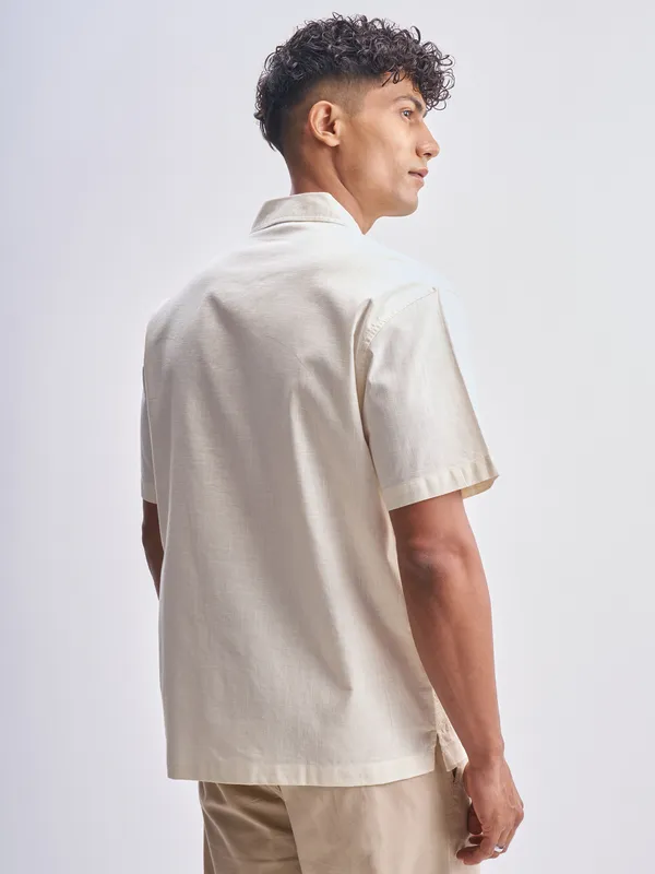 Highlander Men Cream Self Design Relaxed Fit Casual Shirt