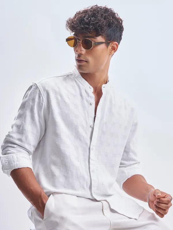 Highlander Men White Self Design Relaxed Fit Casual Shirt