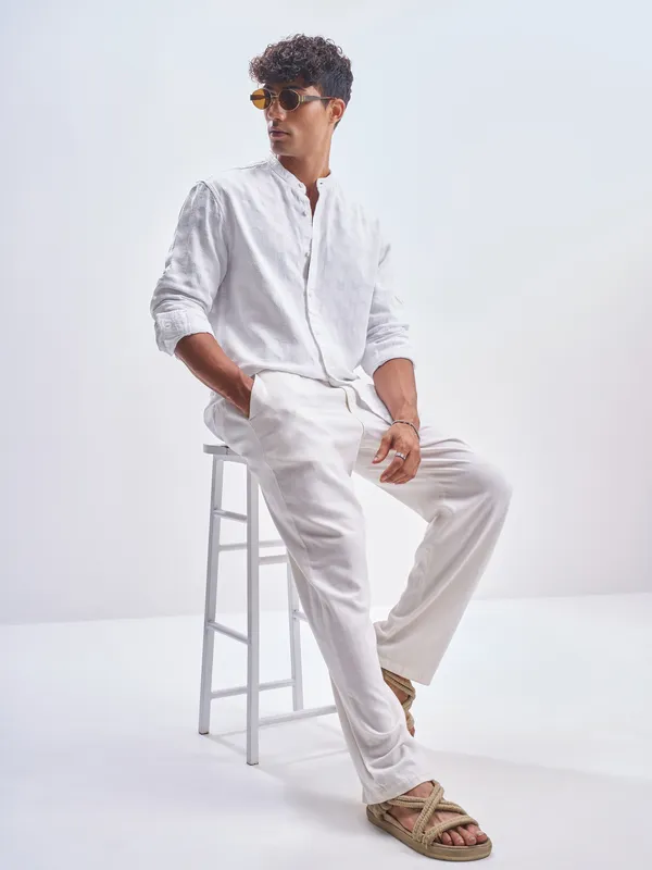 Highlander Men White Self Design Relaxed Fit Casual Shirt