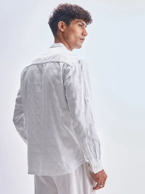 Highlander Men White Self Design Relaxed Fit Casual Shirt