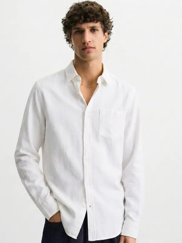 Highlander Men White Self Design Slim Fit Casual Shirt