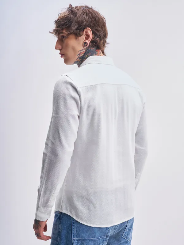 Highlander Men White Self Design Slim Fit Casual Shirt