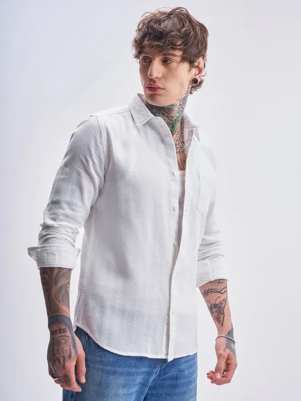 Highlander Men White Self Design Slim Fit Casual Shirt