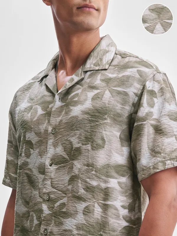 Men Relaxed Fit Casual Shirt