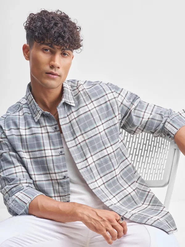 Highlander Men Grey Checked Relaxed Fit Casual Shirt