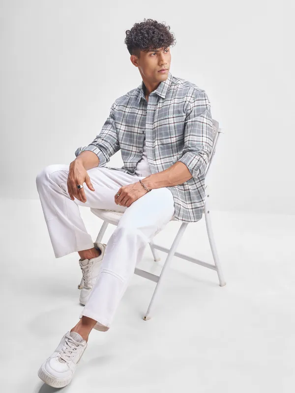 Highlander Men Grey Checked Relaxed Fit Casual Shirt