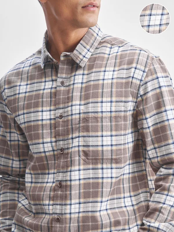 Highlander Men Beige Checked Relaxed Fit Casual Shirt