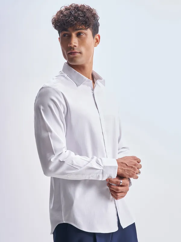 Highlander Men White Self Design Slim Fit Casual Shirt