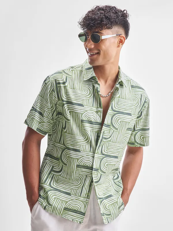 Highlander Men Olive Printed Relaxed Fit Casual Shirt