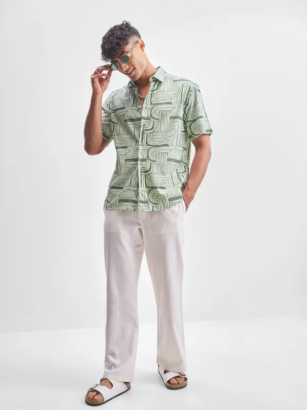 Highlander Men Olive Printed Relaxed Fit Casual Shirt