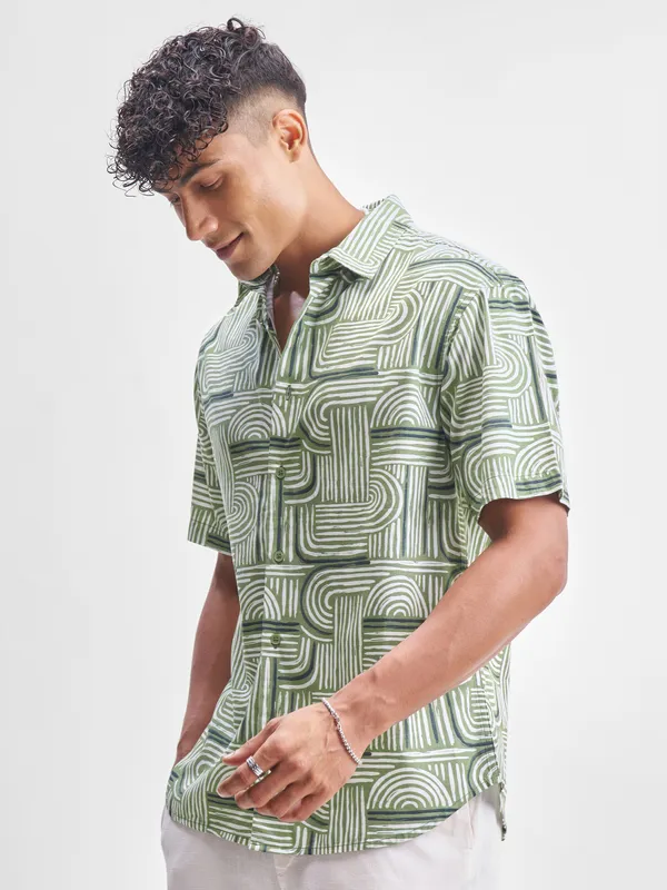 Highlander Men Olive Printed Relaxed Fit Casual Shirt