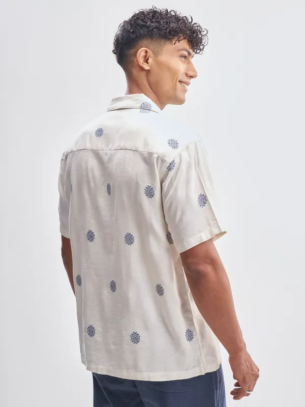 Highlander Men White Embroidered Relaxed Fit Casual Shirt