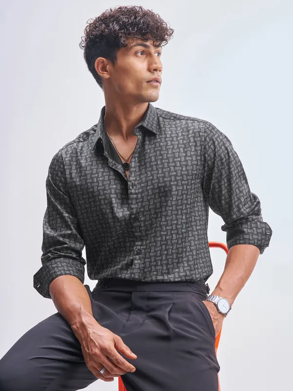 Highlander Men Grey Printed Slim Fit Casual Shirt