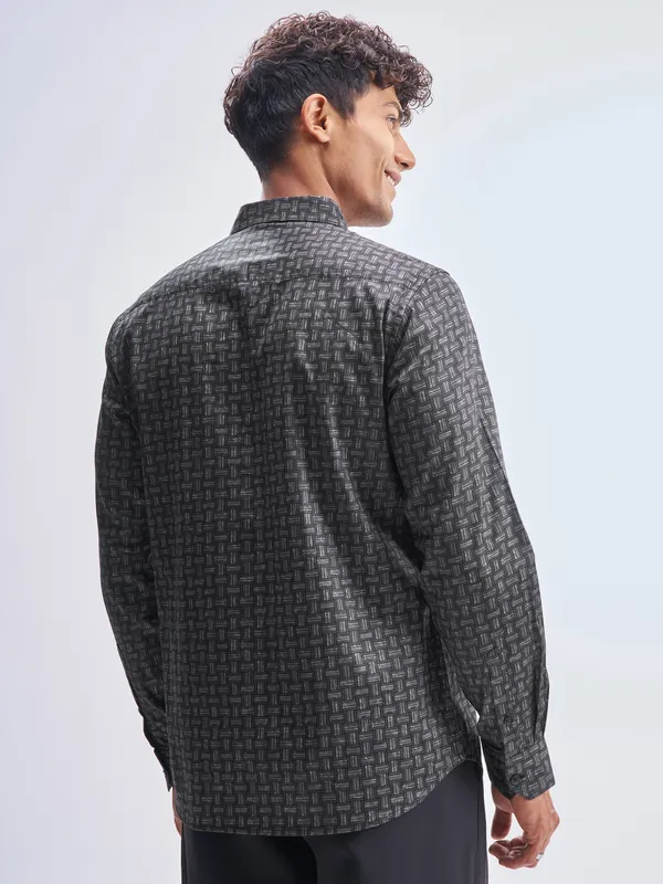 Highlander Men Grey Printed Slim Fit Casual Shirt