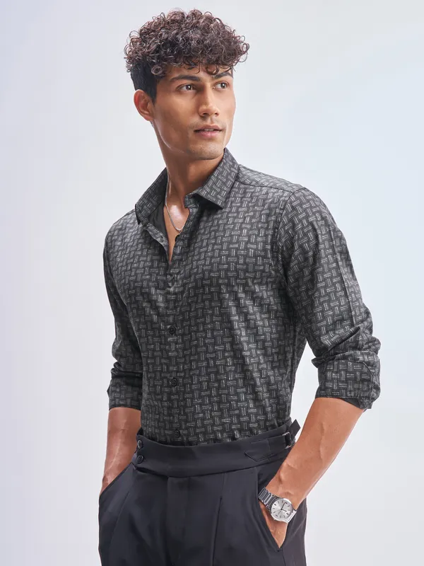 Highlander Men Grey Printed Slim Fit Casual Shirt