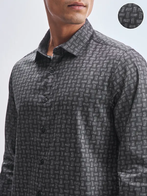 Highlander Men Grey Printed Slim Fit Casual Shirt
