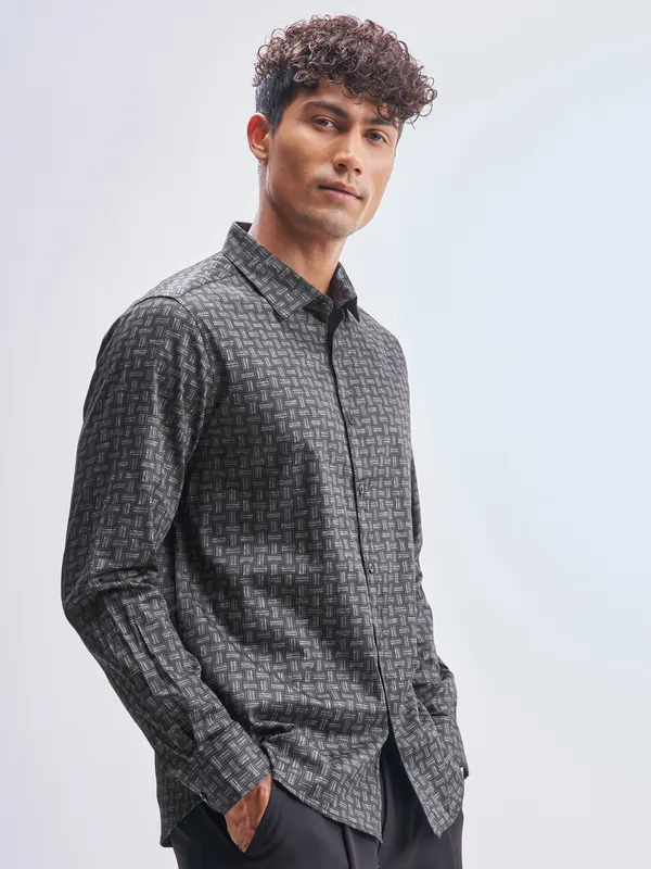 Highlander Men Grey Printed Slim Fit Casual Shirt