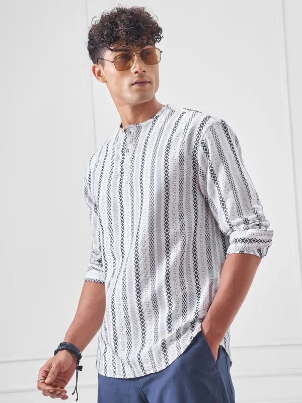 Highlander Men Cream Striped Relaxed Fit Casual Shirt